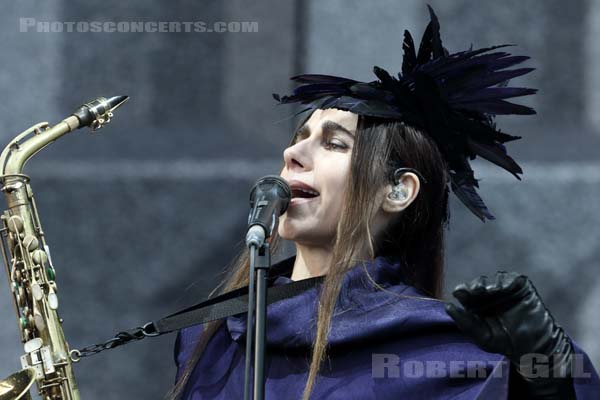 PJ HARVEY - 2016-07-03 - HEROUVILLE SAINT CLAIR - Chateau de Beauregard - Scene Beauregard - 